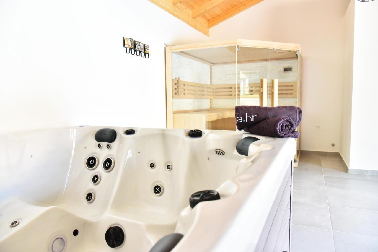 Villa Lux Nina With Six Bedrooms, Private Pool, Sauna Zadar Dış mekan fotoğraf